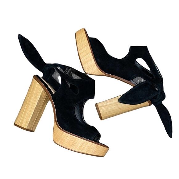 Very Volatile Suede Cut Out Ankle Strap Platforms Size 7 - Picture 1 of 7